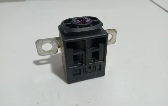 Audi A6 S6 C6 4F Battery relay fuse 4F0915519