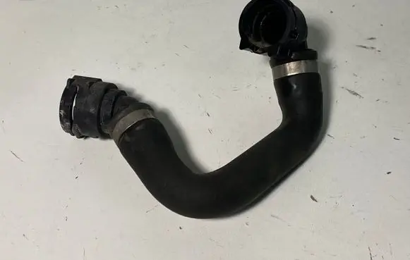 Engine coolant pipe/hose