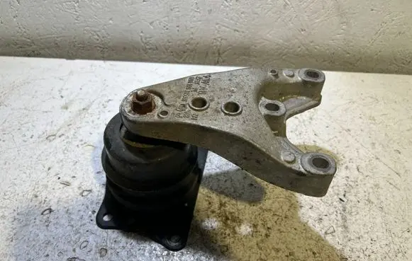 Volkswagen Polo V 6R Engine mounting bracket 6Q0199185AB