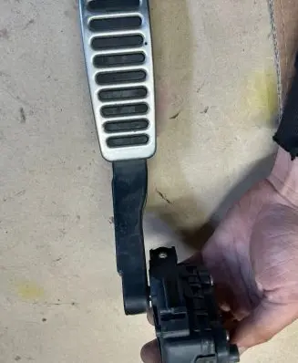 Volkswagen Touareg I Accelerator throttle pedal 7L6723507 6PV00777024
