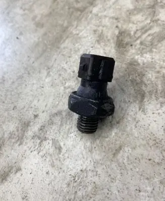 BMW 5 E60 E61 Oil pressure sensor 