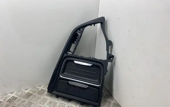 Cup holder front