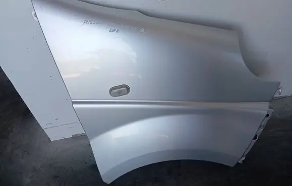 Nissan Primastar Fender