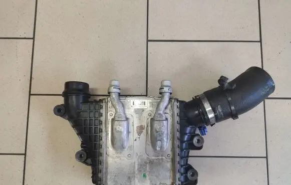 Land Rover Evoque I Intercooler radiator GJ329L440AD