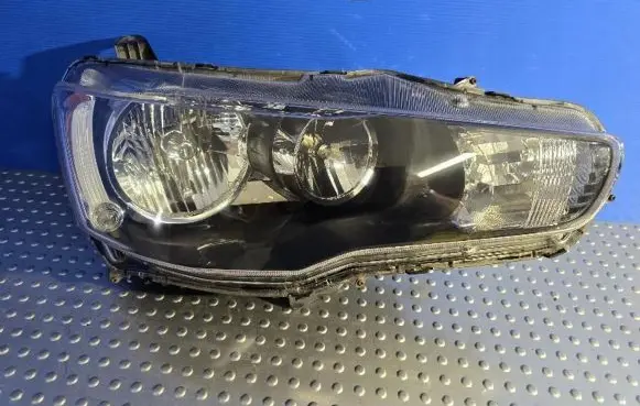 Mitsubishi Lancer VIII Headlight/headlamp 8301C338