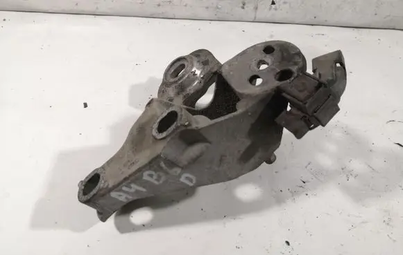 Audi A4 S4 B6 8E 8H Engine mounting bracket 8E0199352F