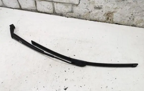 Toyota Yaris Front wiper blade arm