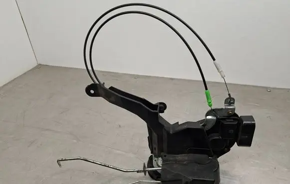 Toyota RAV 4 (XA20) Front door lock 4E2605