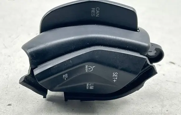 Ford Focus Steering wheel buttons/switches AM5T9E740AA 11MAY17FR2
