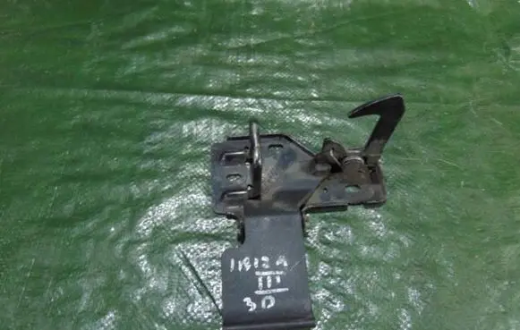 Seat Ibiza III (6L) Engine bonnet/hood lock/latch loop/hook 