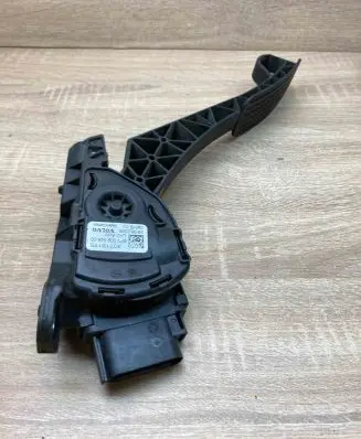 Volvo V70 Accelerator throttle pedal 30715175 6PV009548 LHD