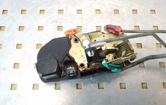 Chrysler 300 - 300C Front door lock