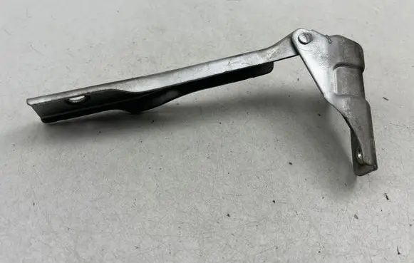 Engine bonnet/hood hinges