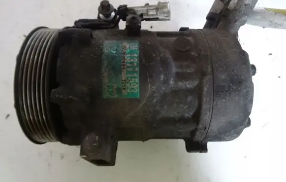 Opel Insignia A Air conditioning (A/C) compressor (pump) 13171593