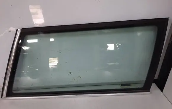 Volkswagen PASSAT B5.5 Rear side window