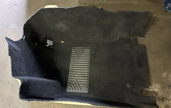 Mercedes-Benz C W205 Front floor carpet liner A20568001409H42 0000076287 104205008