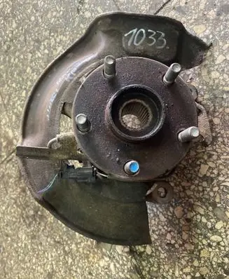 Toyota RAV 4 (XA30) Front wheel hub