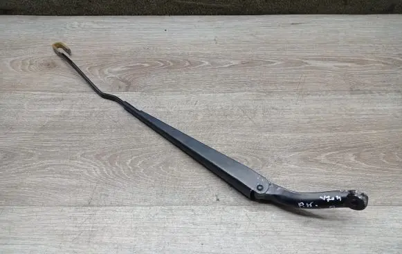 Volvo V70 Front wiper blade arm 8624266