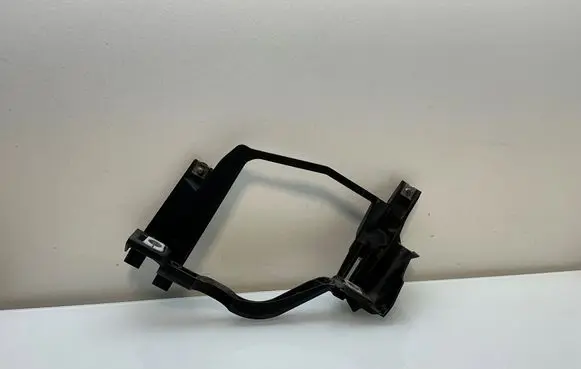 BMW 5 E60 E61 Headlight/headlamp mounting bracket 15873800
