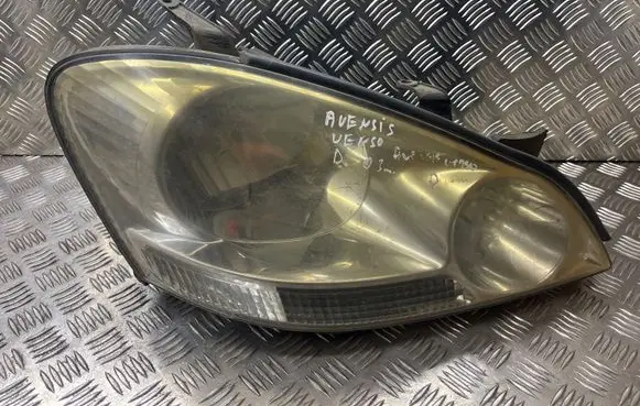 Toyota Avensis Verso Headlight/headlamp