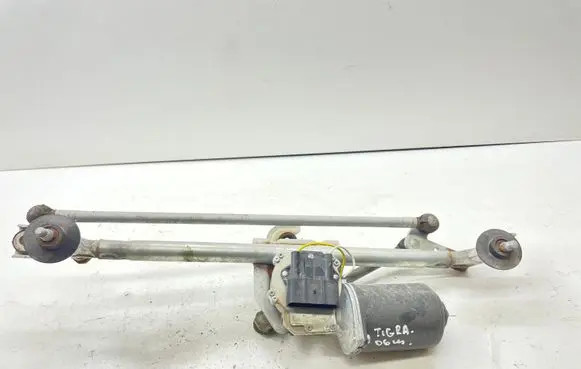 Opel Tigra B Front wiper linkage and motor