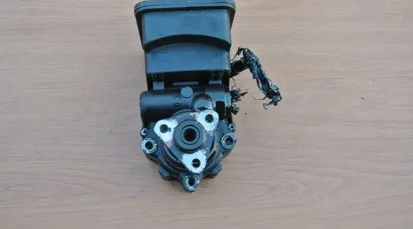BMW X5 E53 Power steering pump 6762279