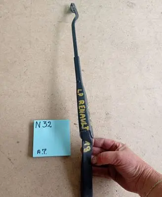 Renault 19 Front wiper blade arm 855555