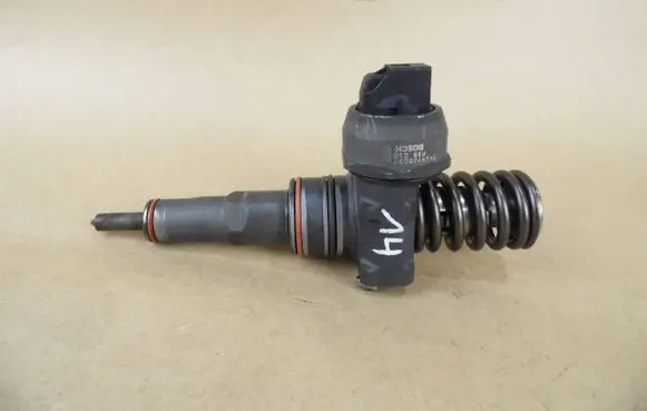 Volkswagen Golf IV Fuel injector 0414720037 038130073AJ