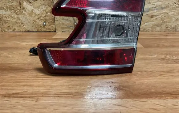 Tailgate rear/tail lights