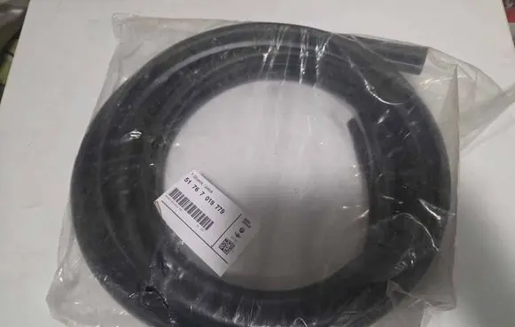 BMW 5 F10 F11 Engine compartment rubber 7019779