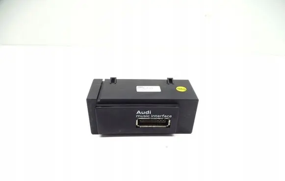 Audi A3 S3 8V USB socket connector 8V0035736