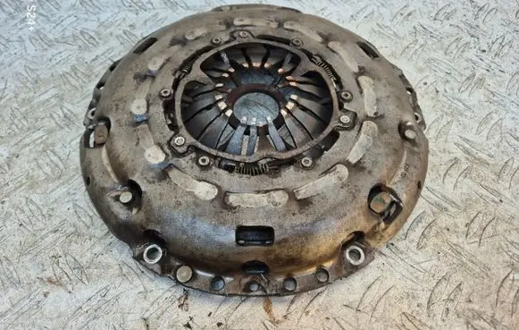 Volkswagen PASSAT B6 Pressure plate 03G141025F