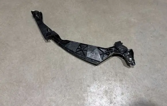 Porsche Macan (95B) Headlight/headlamp mounting bracket 95B807889C