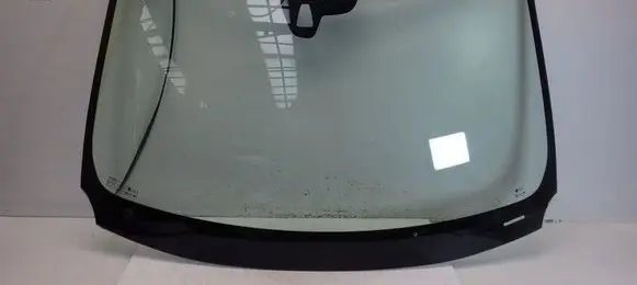 Volvo V40 Front windscreen/windshield window 31402409