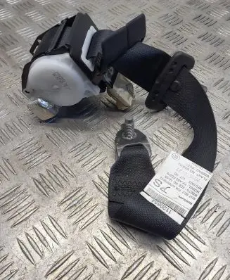 Infiniti Q70 Y51 Rear seatbelt 1120654 20150127