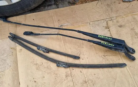 Peugeot Partner Front wiper blade arm 9682974380