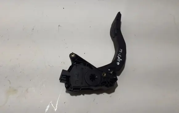 Renault Captur II Accelerator throttle pedal 180100879R