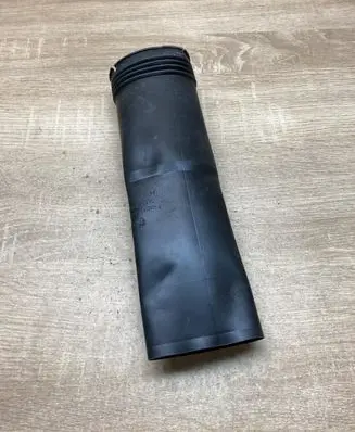 Skoda Octavia Mk3 (5E) Rear strut damper dust cover boot 5Q0513425H