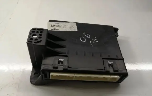 Toyota Avensis T270 Air conditioning/heating control unit 8865005251 MB1777001850
