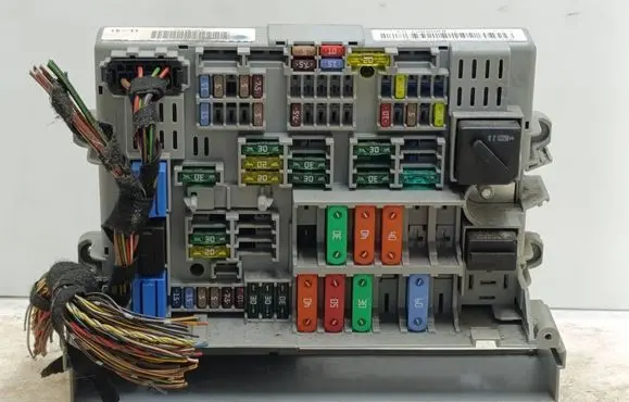 BMW 3 E90 E91 Fuse module 6906607 18844000000A