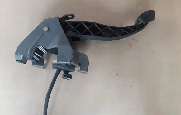 Volkswagen Transporter - Caravelle T5 Clutch pedal 