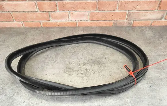 BMW 3 GT F34 Rubber seal front door (on door) 7385026