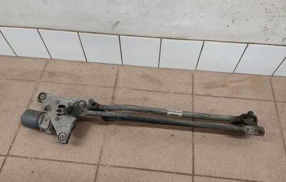 Volvo V50 Front wiper linkage and motor 30699342