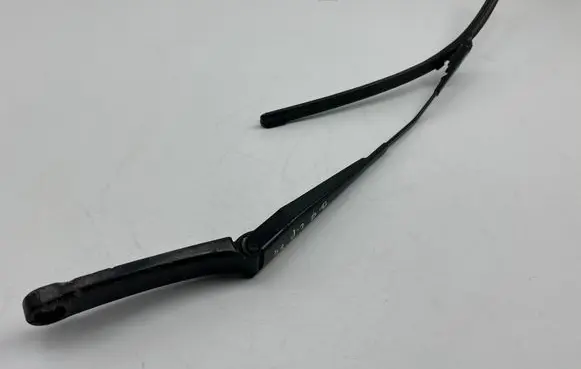 Volkswagen PASSAT B7 Windshield/front glass wiper blade