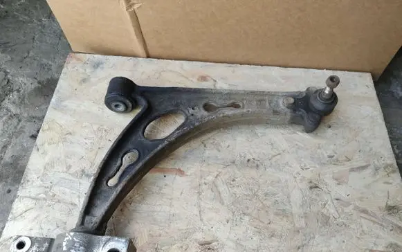 Skoda Octavia Mk2 (1Z) Front lower control arm/wishbone 1K0407153N