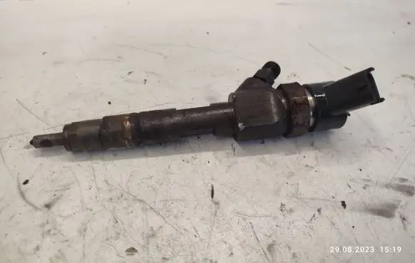 Volvo S40, V40 Fuel injector