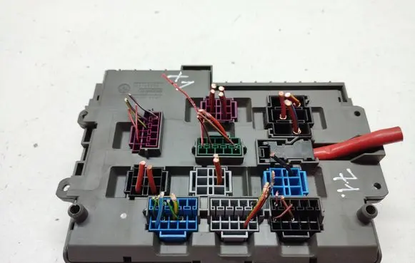 BMW X1 E84 Fuse module 9119446 90201688 17925000004A