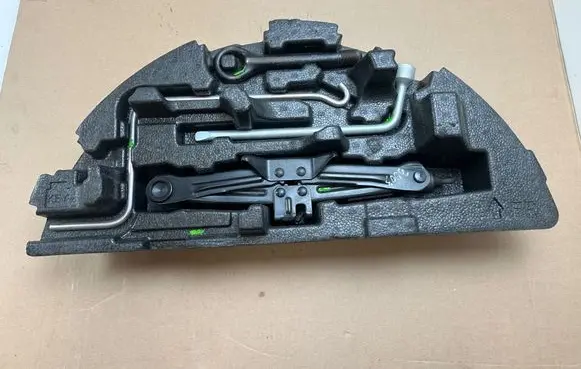 Toyota Prius+ (ZVW40) Tool set 6477747070