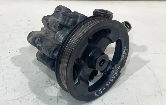 Toyota Avensis T250 Power steering pump