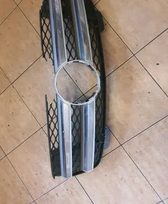 Mercedes-Benz GL X164 Front bumper upper radiator grill A1648800185 A1648880223 A0142A3